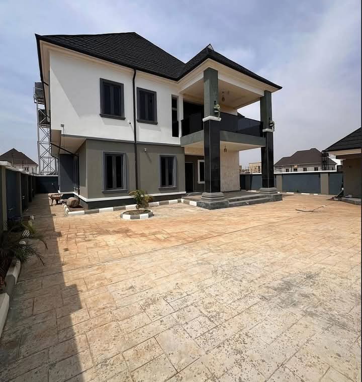 Duplex for Sale in Life camp, FCT cover picture