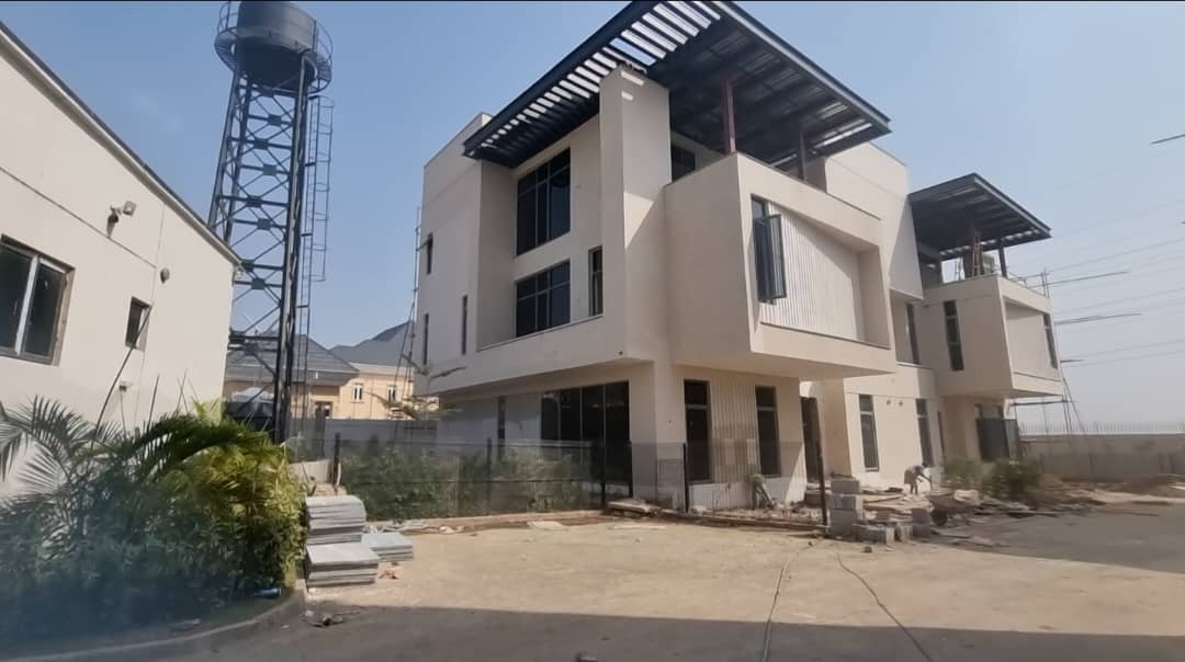 5 bedroom detached and semi detached duplex cover picture