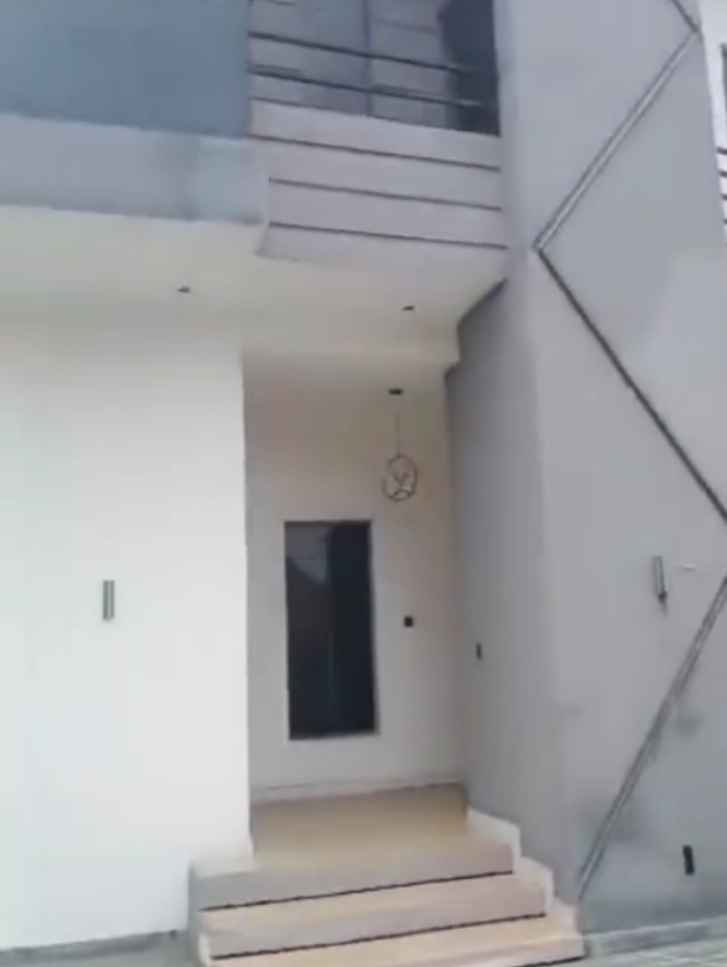 Duplex for Sale in Okpanam road by black gate, Delta cover picture