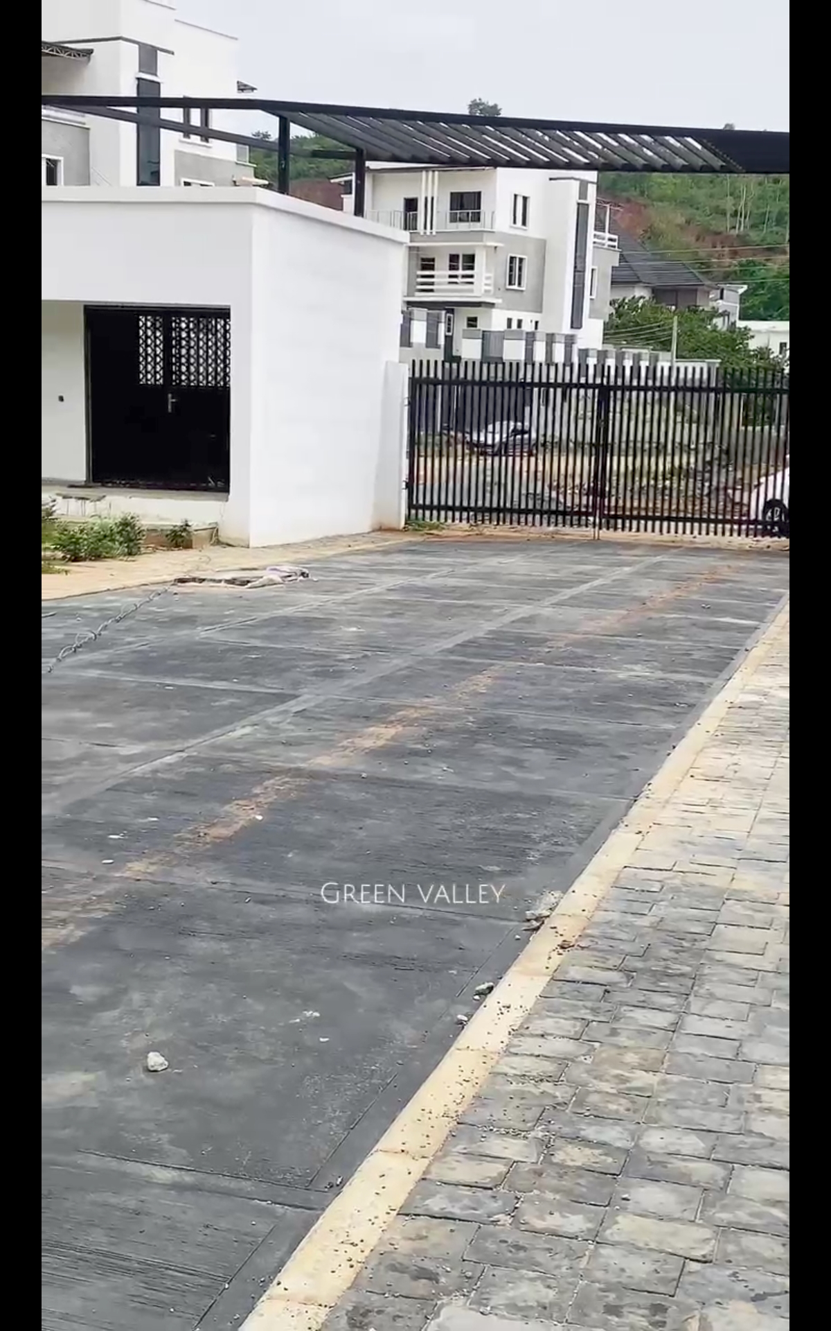 4 Bedroom Flat for Sale in Guzape main, FCT cover picture