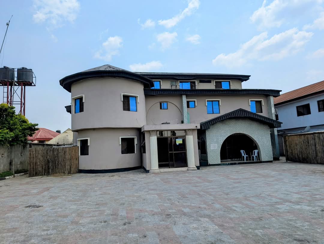 Hotel for Sale in 4lane off Edet Akpan avenue, Akwa Ibom cover picture
