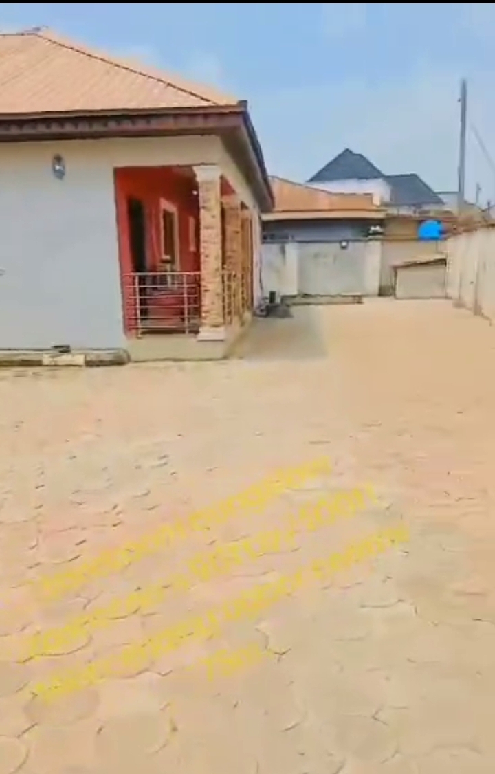 Bungalow in Miller road by Ugbor Edo cover picture
