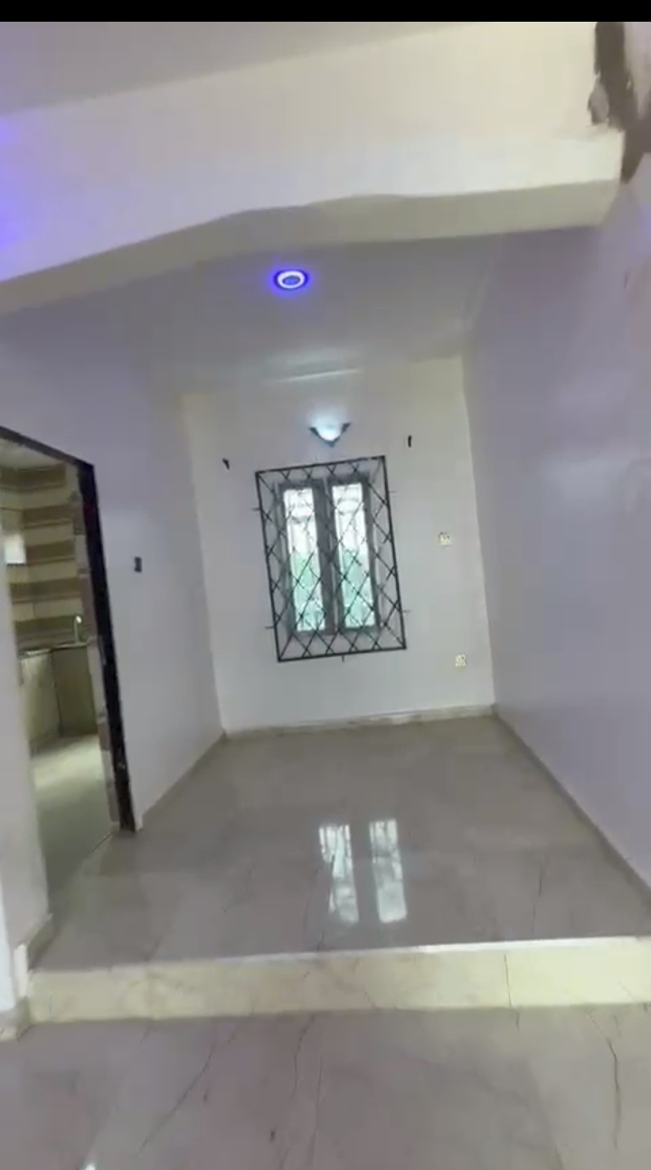 2 Bedroom Flat in Uhie sapele road Edo cover picture