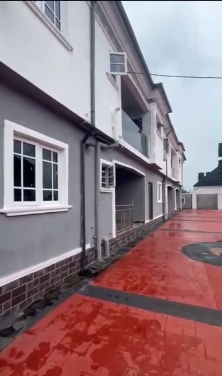 2 Bedroom Flat in Opp coin oil BIU sapele road Edo cover picture