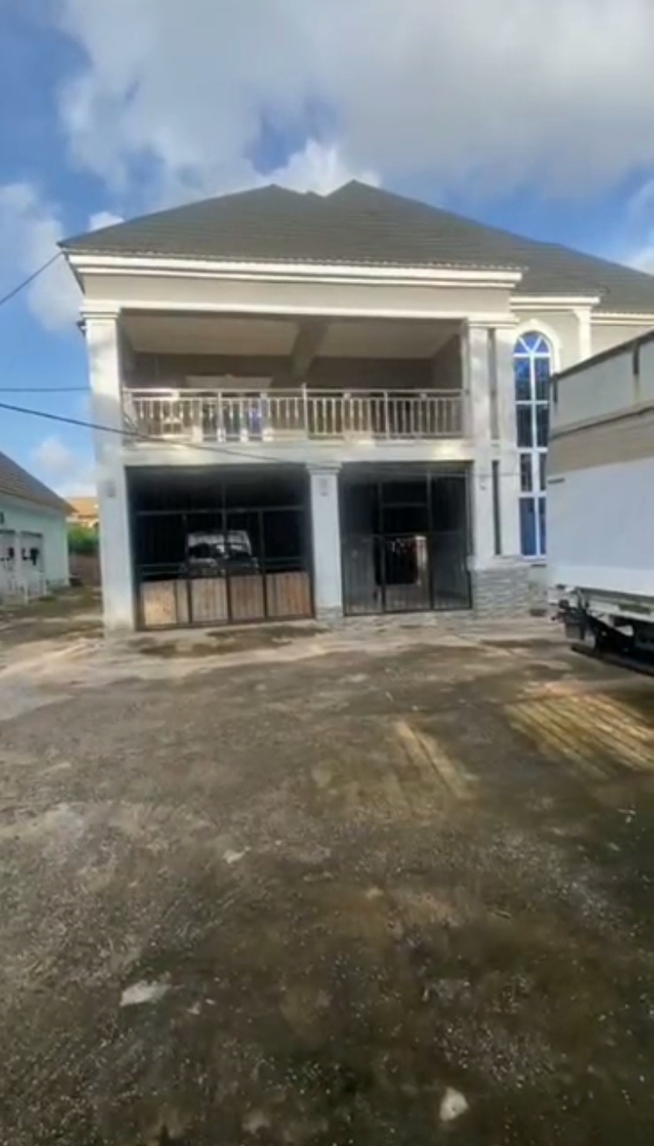 Duplex in Carribbean Estate off irhirhi Rd off airport road Arougba Edo cover picture