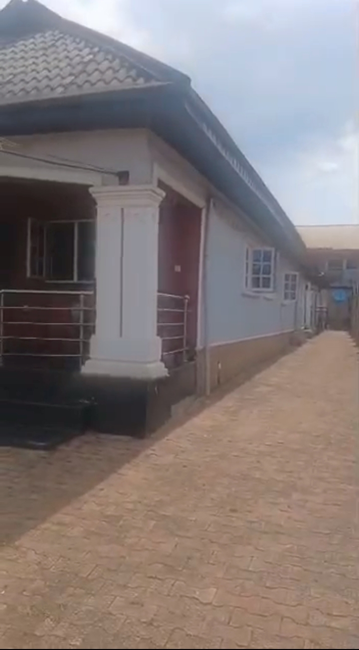 4 Bedroom Flat in Arougba Edo cover picture