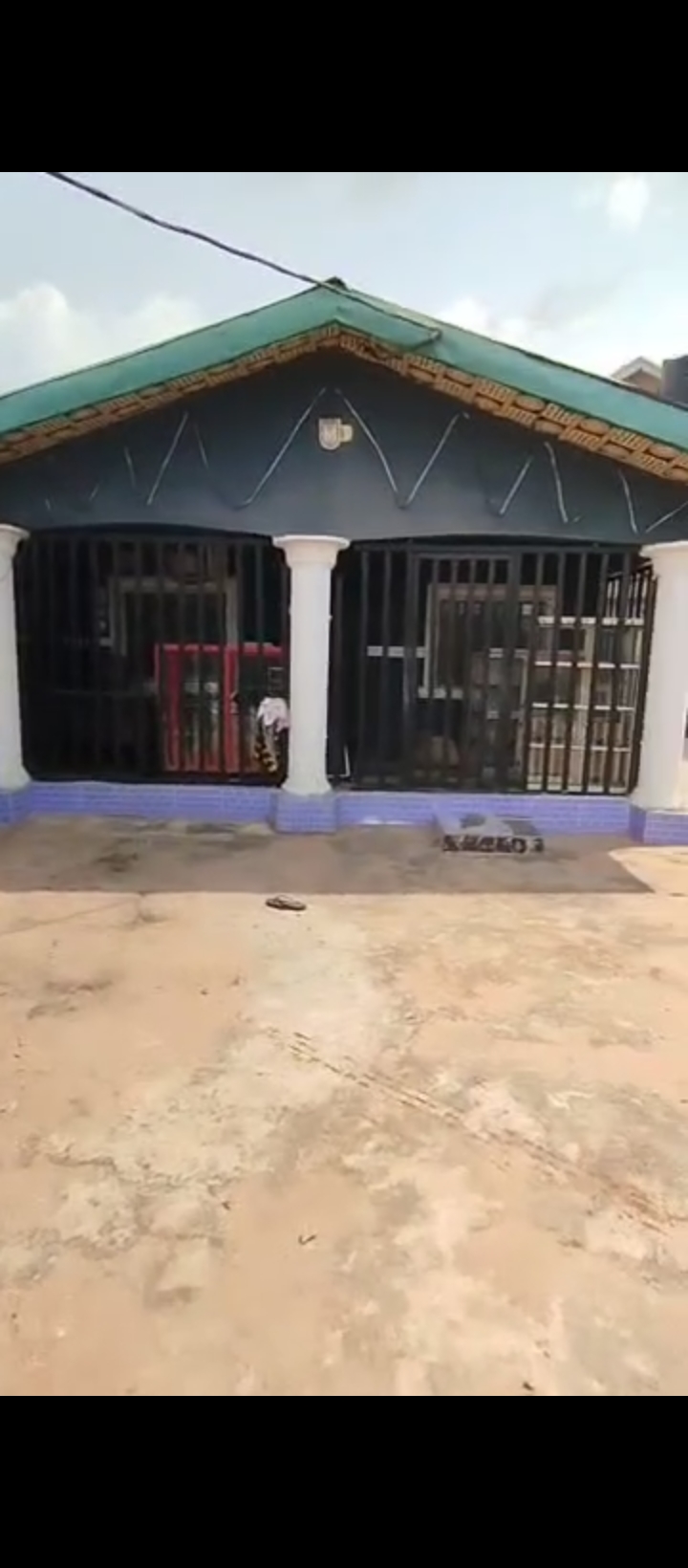 Hotel for Sale in Arougba airport road, Edo cover picture