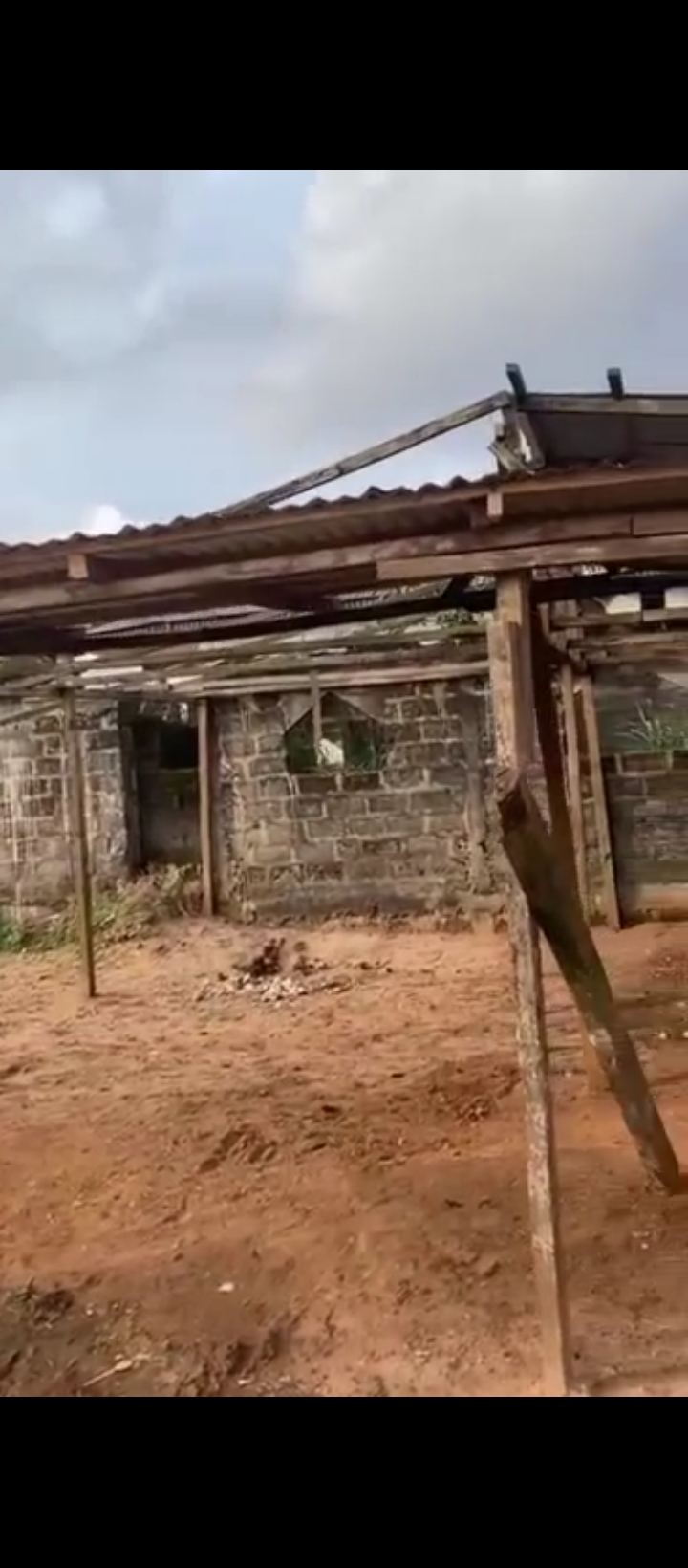 Uncompleted Building for Sale in Ogunwemnyi/ugbor, Edo cover picture