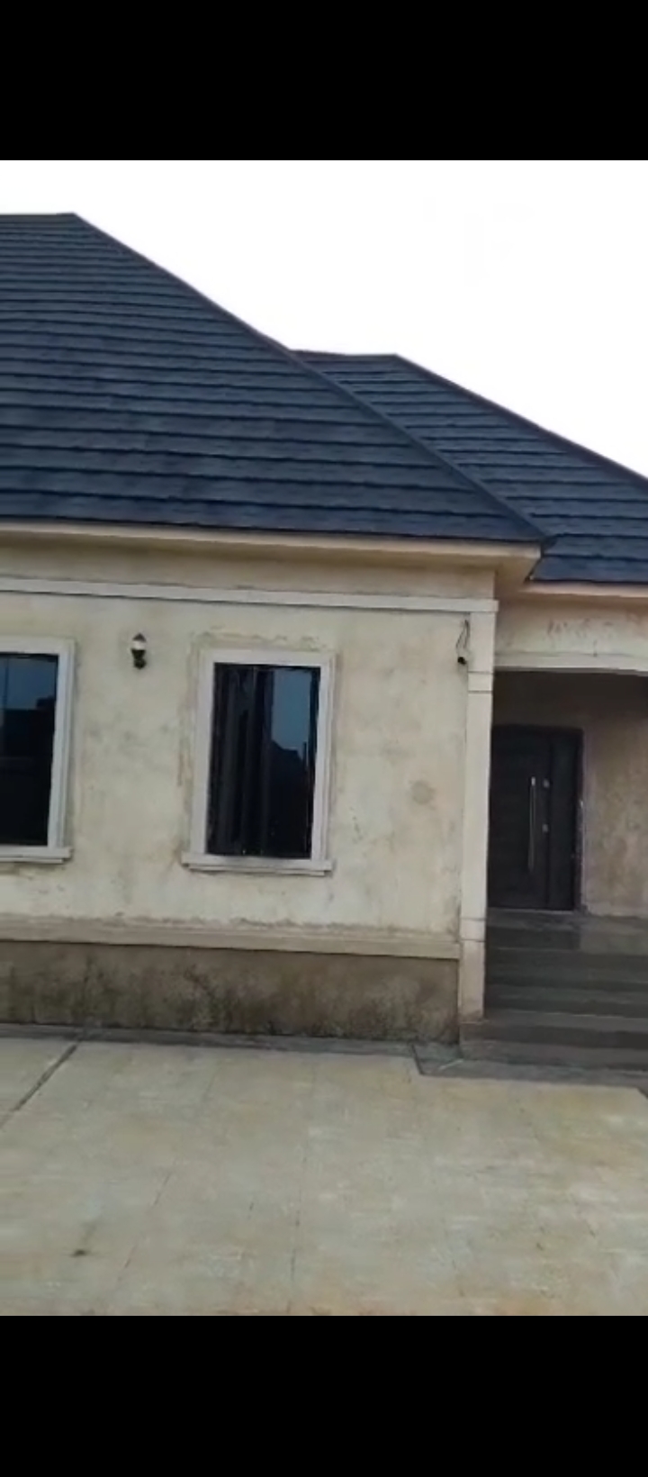 3 Bedroom Flat for Sale in Uhroho sapele road, Edo cover picture