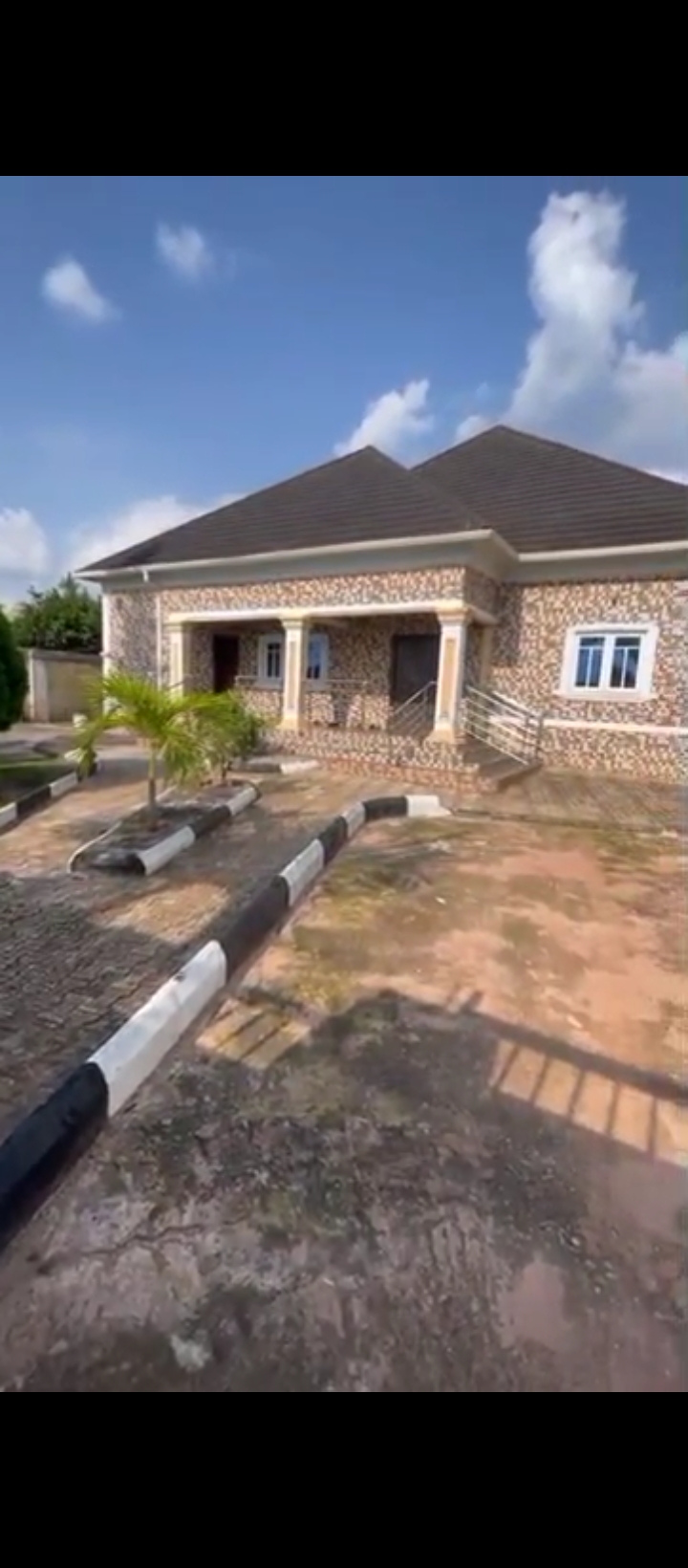 Bungalow for Sale in Benin Akure road, Edo cover picture