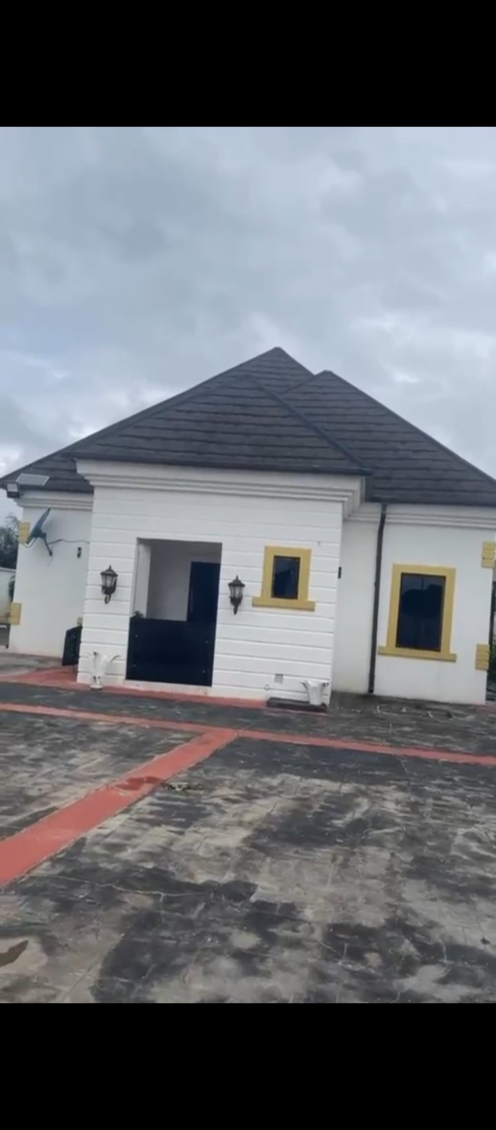 4 Bedroom Flat for Sale in Sapele road off airport road, Edo cover picture