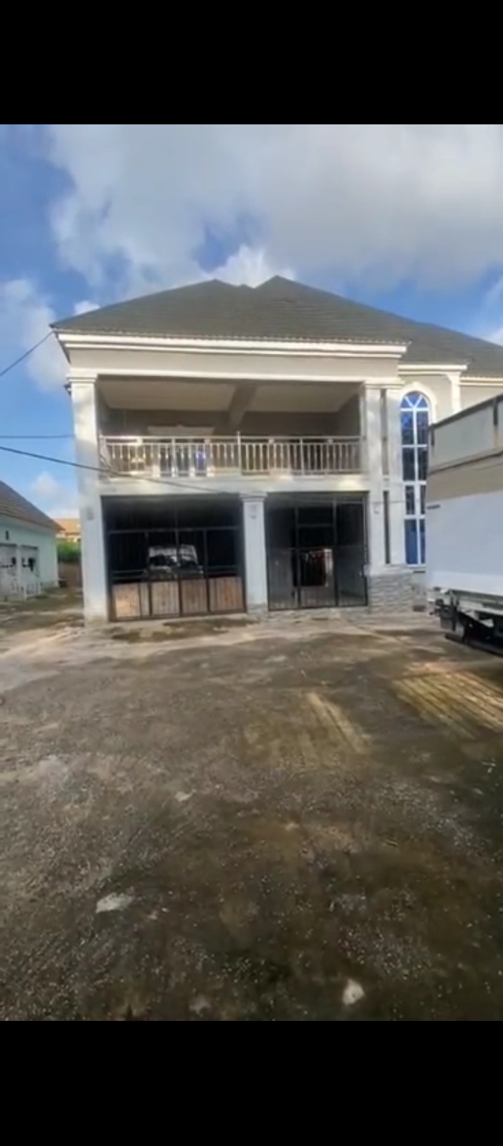 Duplex in Airport road Edo cover picture