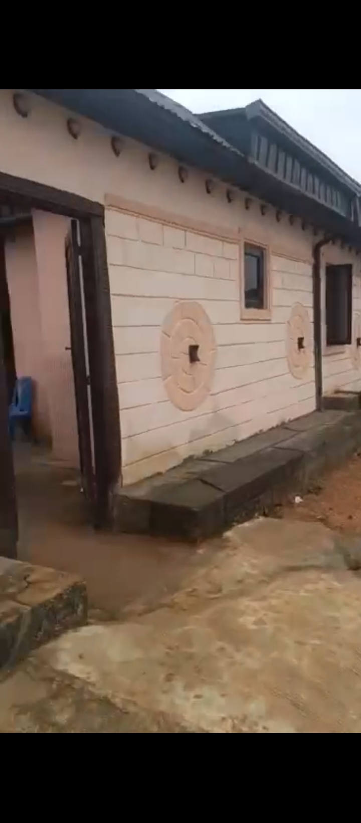 Lodge for Sale in Upper ekehuan road, Edo cover picture