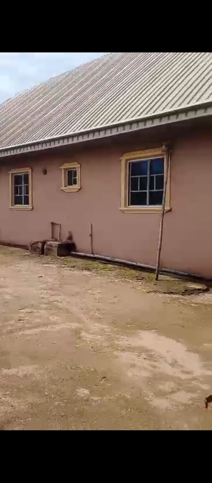 3 Bedroom Flat for Sale in Ogunwenyin waec road off ugbor central Benin city., Edo cover picture