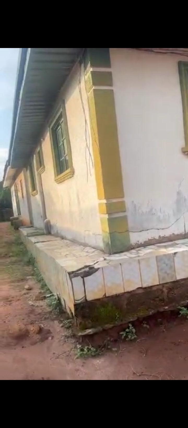 Bungalow for Sale in Ekae community along sapele road, Edo cover picture