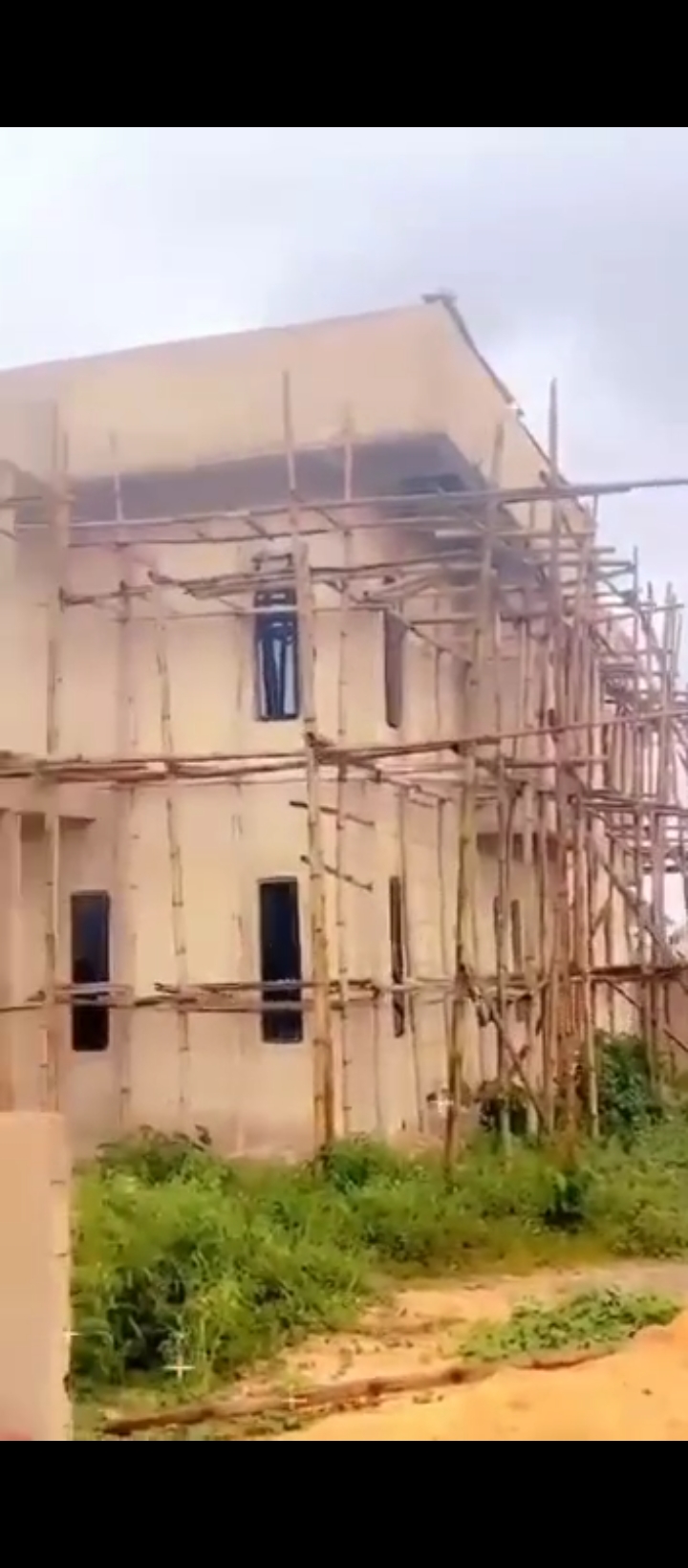 Land for Sale in Off Airport✈️ Road by Ashland hotel Axis, At Okhuromi, Edo cover picture