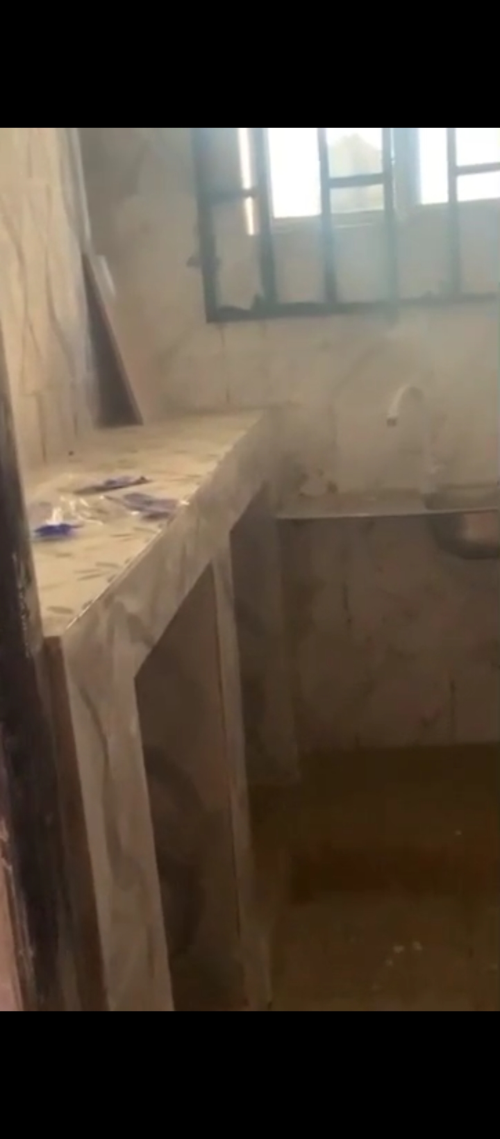 SelfContain for Rent in Ekenwan road by tradefare, Edo cover picture