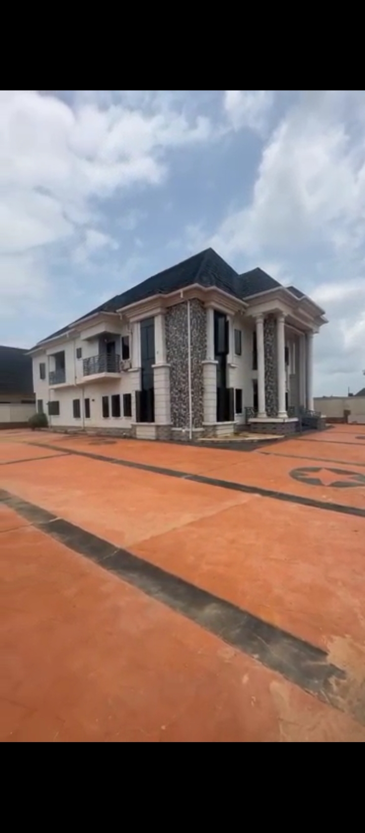Duplex for Sale in Off airport road, Edo cover picture
