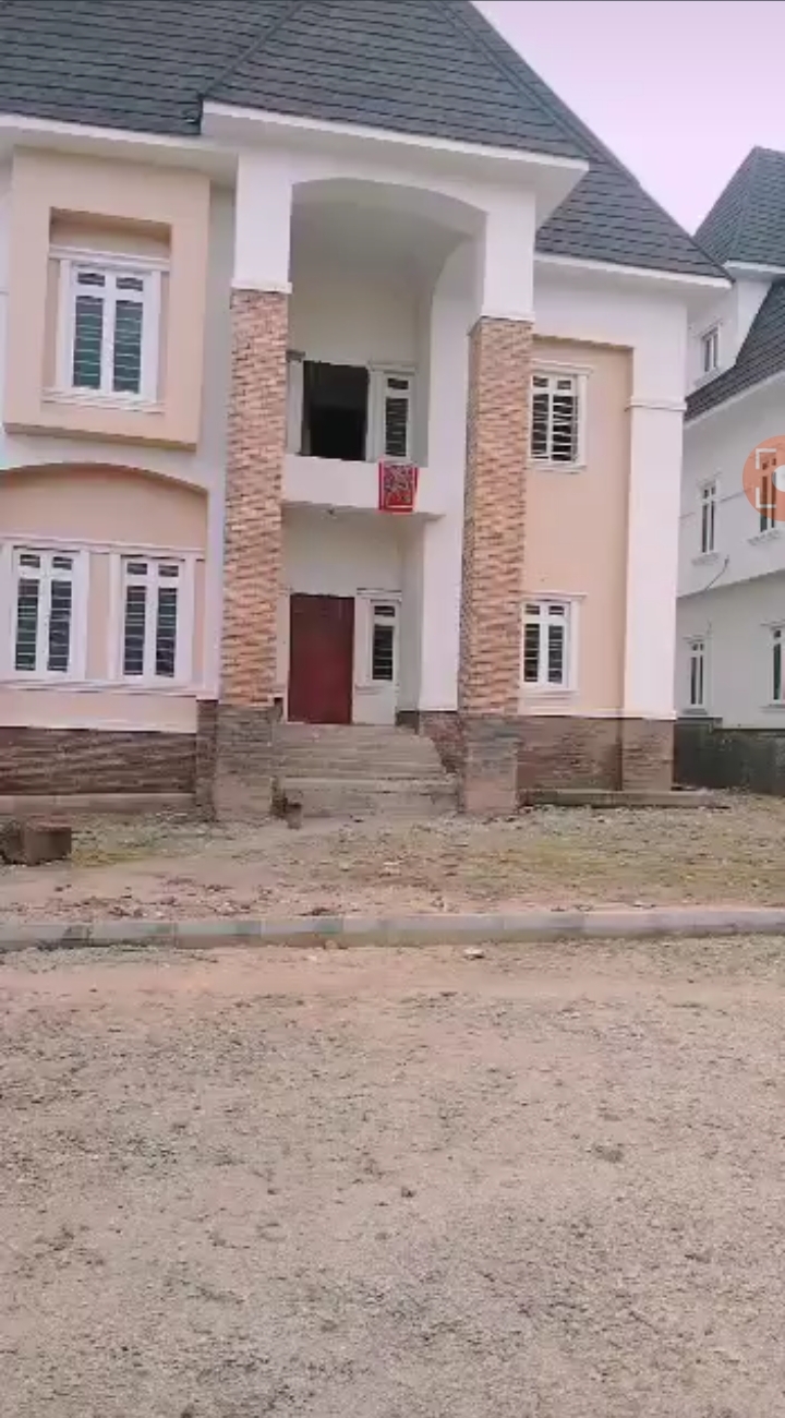 HOUSING ESTATE FOR SALE, APO ABUJA.  30 Units of 7 bedrooms fully detaches Duplex with penthouse cover picture