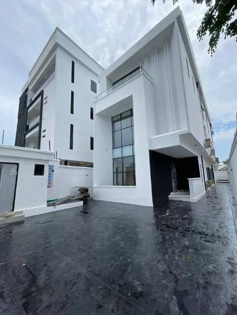 Duplex in Lekki phase 1 Lagos cover picture