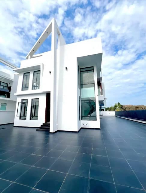 Duplex for Sale in Lekki phase 1, Lagos cover picture