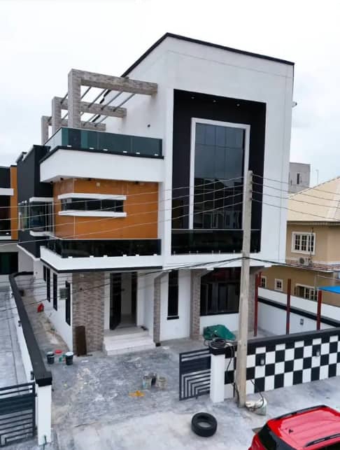 Duplex in Chevron, Lekki Lagos cover picture