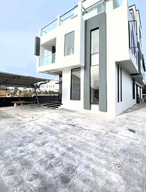 Duplex for Sale in Ikota, Lekki, Lagos cover picture