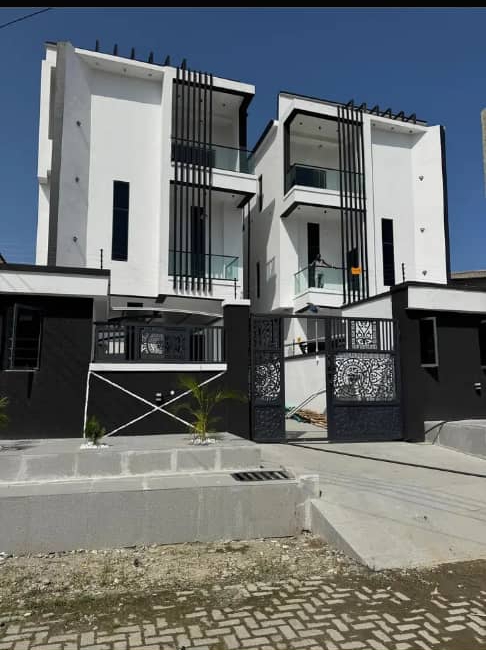 Duplex in Ikota, Lekki Lagos cover picture