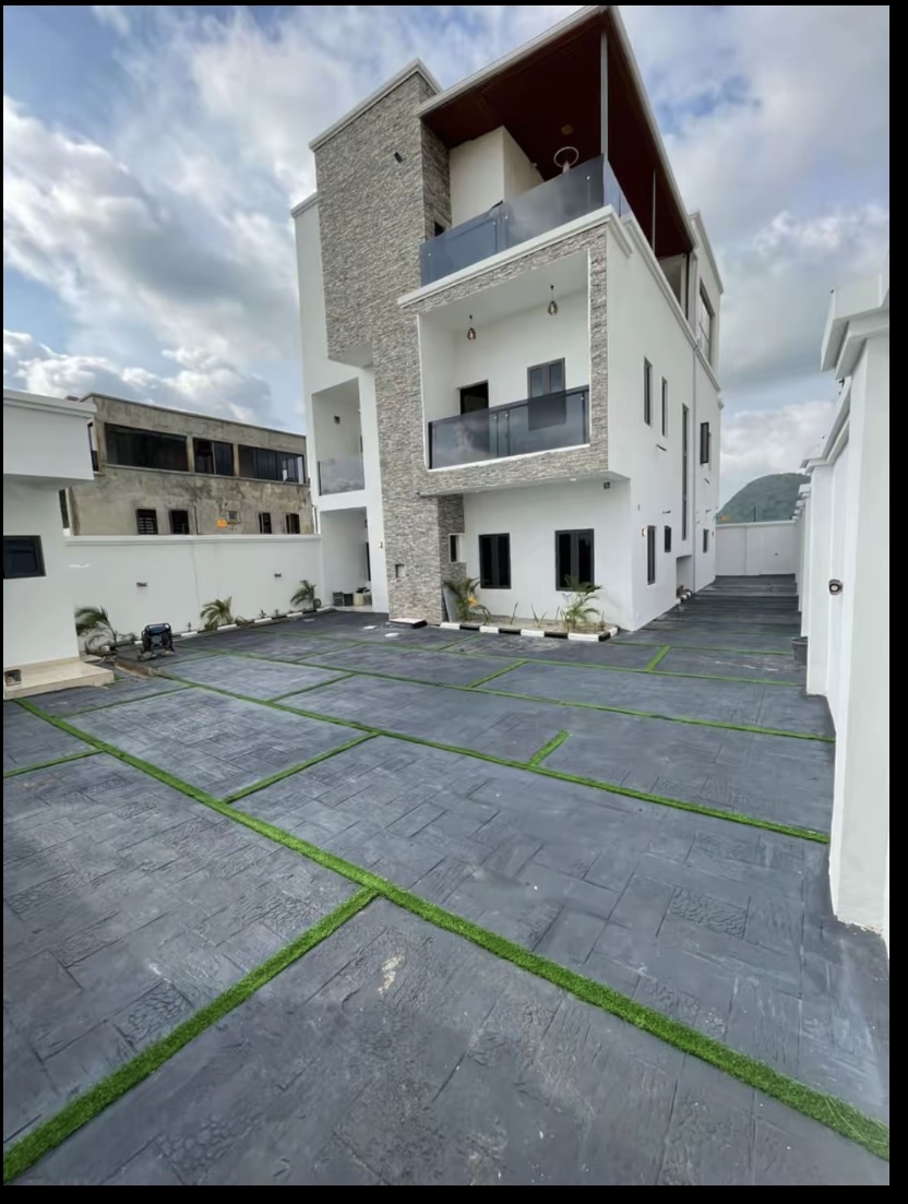 Duplex for Sale in Royal Garden Estate, Ajah, Lagos cover picture
