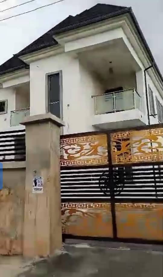 Duplex for Sale in G.R.A off high court road, Delta cover picture