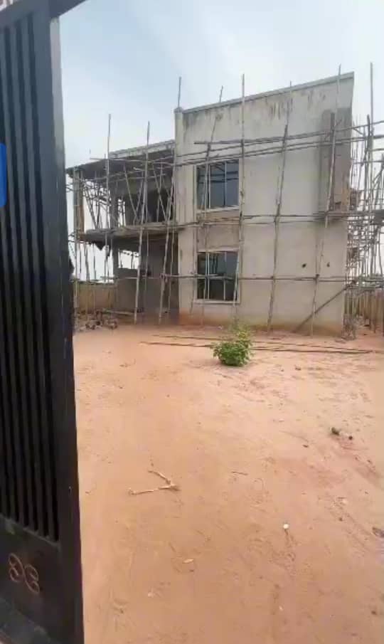 Duplex for Sale in Okpanam Road, Delta cover picture