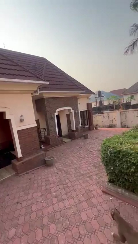 Bungalow for Sale in Independence layout, Enugu cover picture