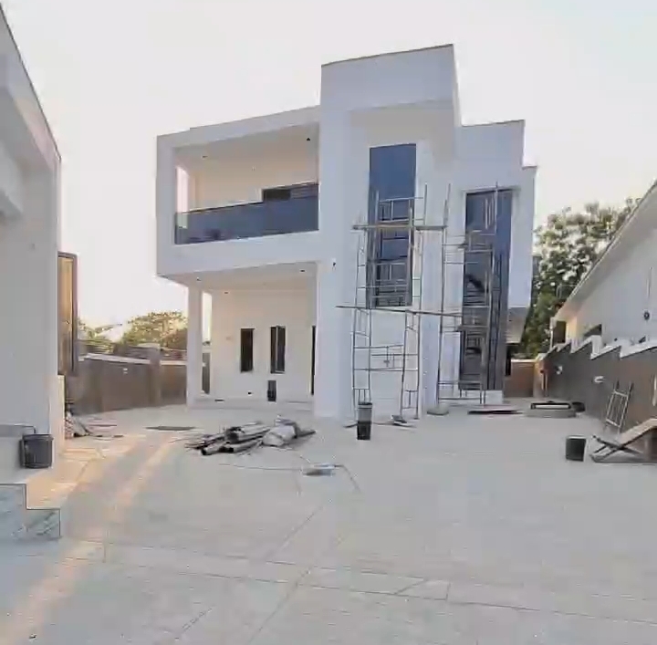 Four bedroom duplex at Thinkers Corners cover picture